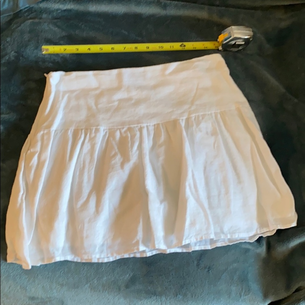 Vineyard Vines white linen skirt never worn Size 2